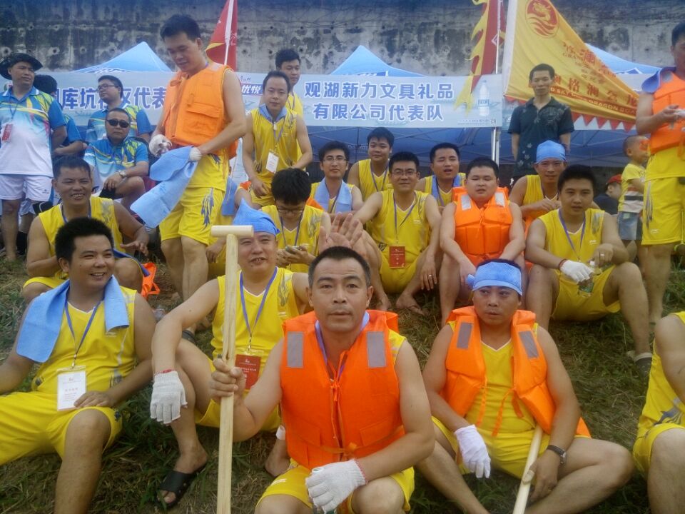 2015年6月“觀瀾杯”龍舟賽，新力公司河上風(fēng)雨競龍舟